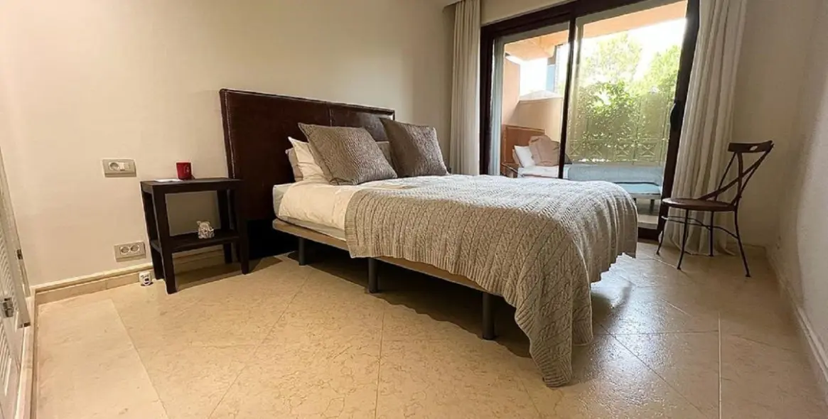 Краткосрочная аренда апартаментов на среднем этаже в New Golden Mile 18