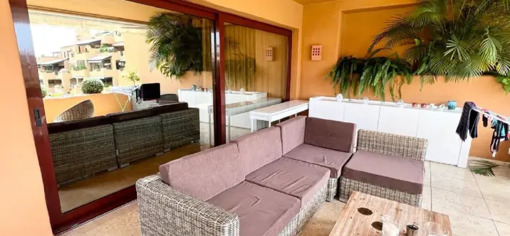 Short-term rent of middle floor apartment in New Golden Mile 3