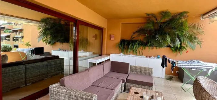 Short-term rent of middle floor apartment in New Golden Mile 4