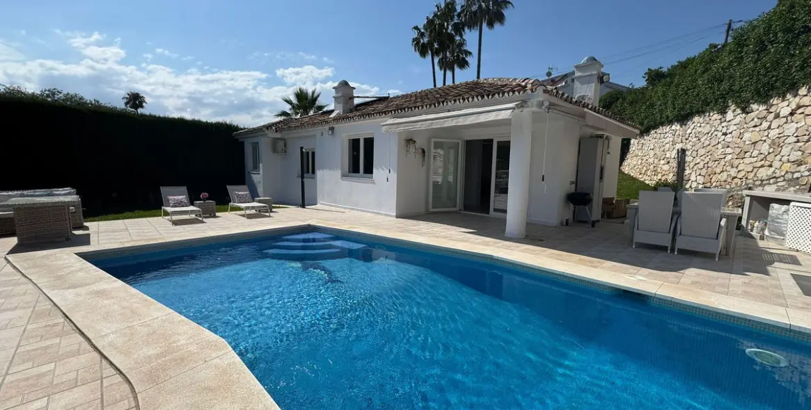Short-term rent of detached villa in El Faro 1