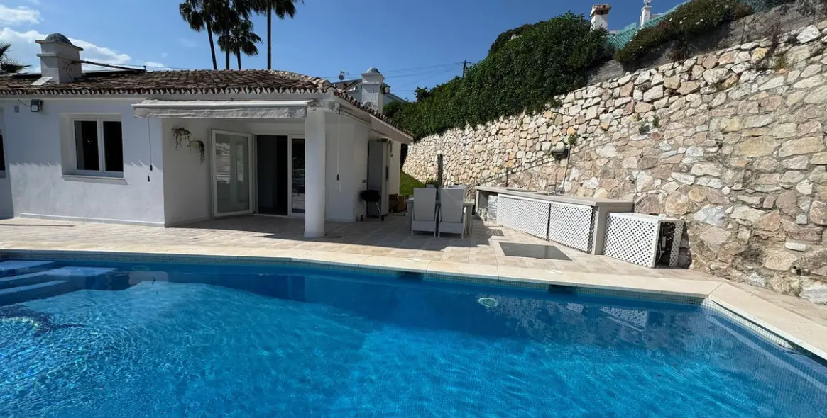 Short-term rent of detached villa in El Faro 2