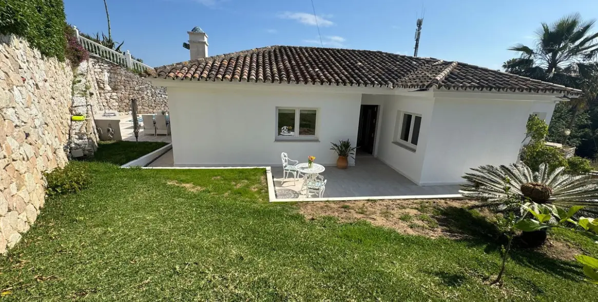 Short-term rent of detached villa in El Faro 3