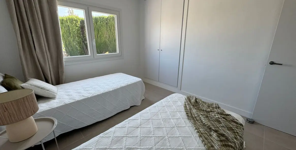 Short-term rent of detached villa in El Faro 11