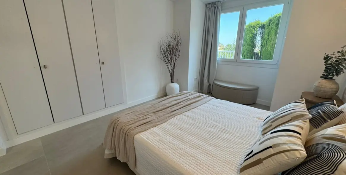 Short-term rent of detached villa in El Faro 13