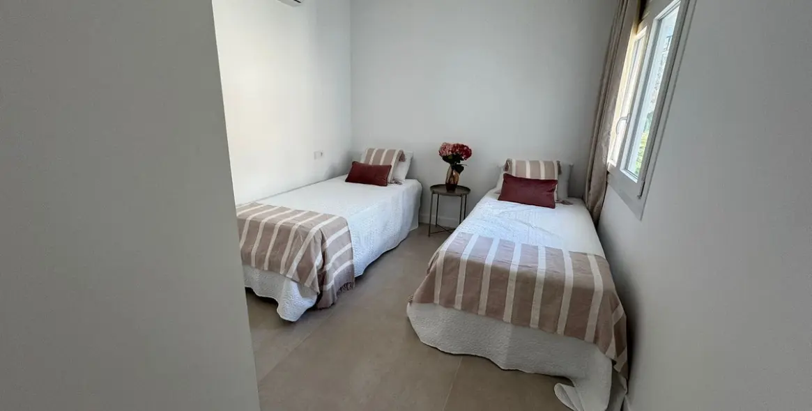 Short-term rent of detached villa in El Faro 14