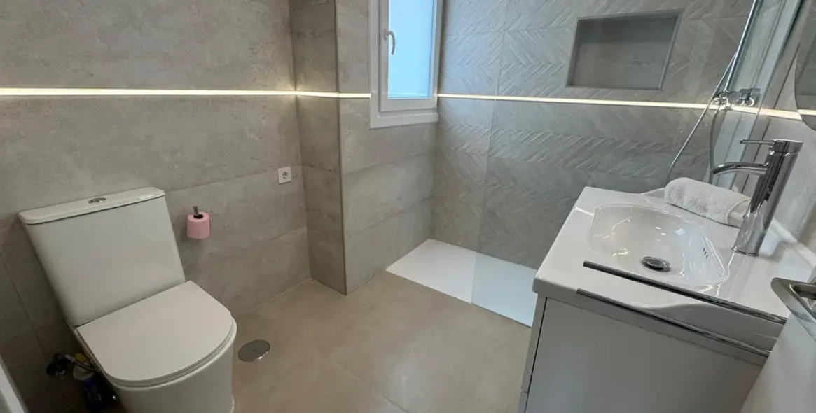 Short-term rent of detached villa in El Faro 15