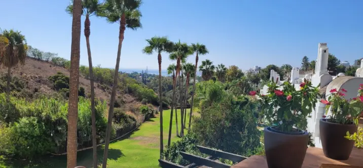 Short-term rent of middle floor apartment in The Golden Mile 0