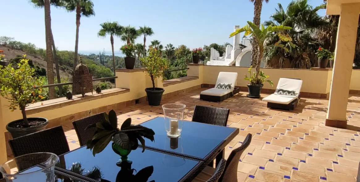 Short-term rent of middle floor apartment in The Golden Mile 2