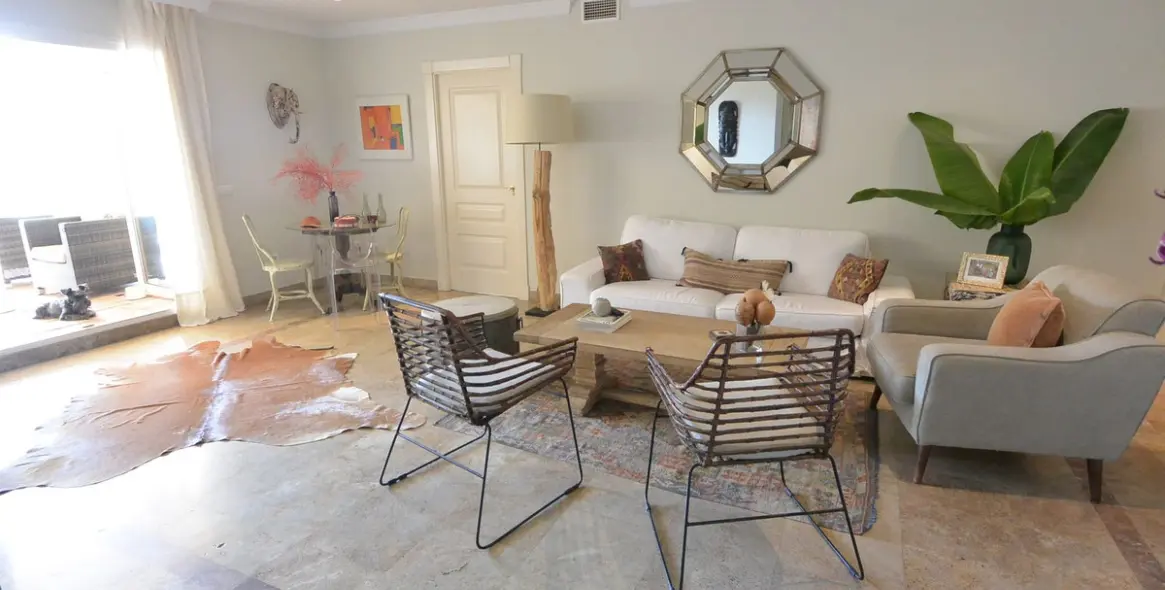 Short-term rent of middle floor apartment in The Golden Mile 4