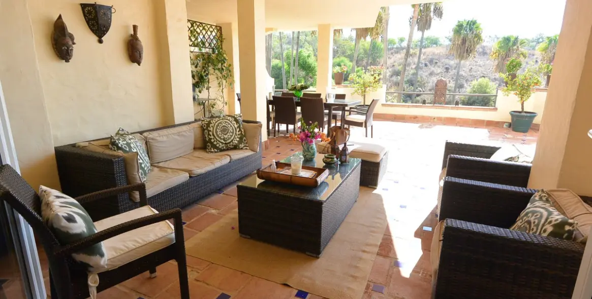 Short-term rent of middle floor apartment in The Golden Mile 5