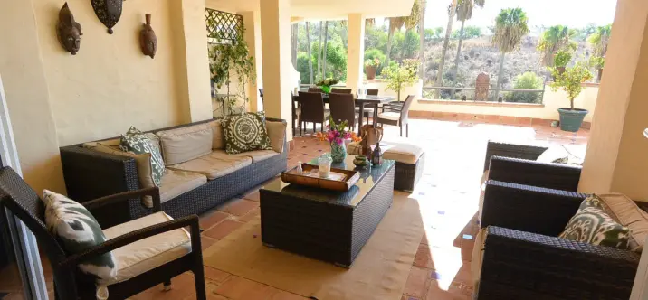 Short-term rent of middle floor apartment in The Golden Mile 4