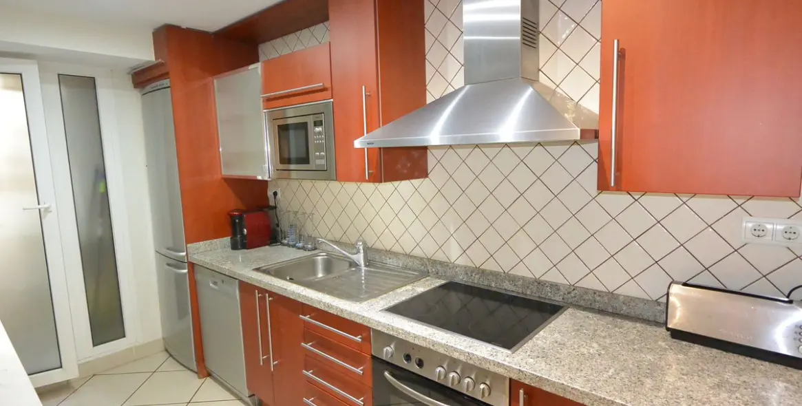 Short-term rent of middle floor apartment in The Golden Mile 6