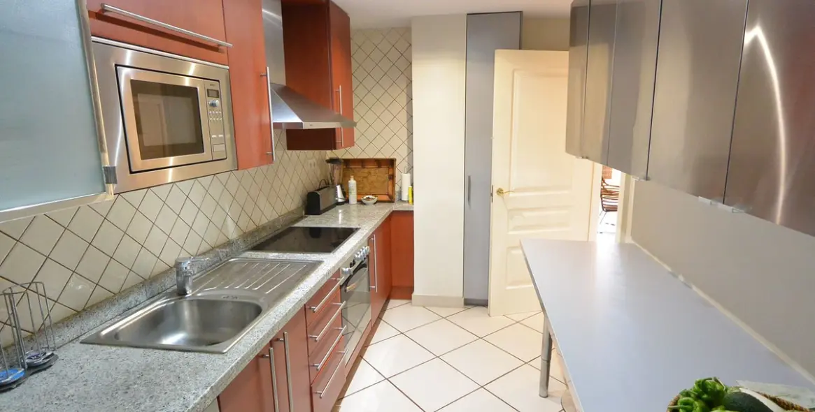 Short-term rent of middle floor apartment in The Golden Mile 7