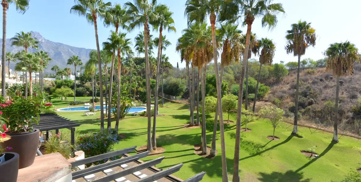 Short-term rent of middle floor apartment in The Golden Mile 9