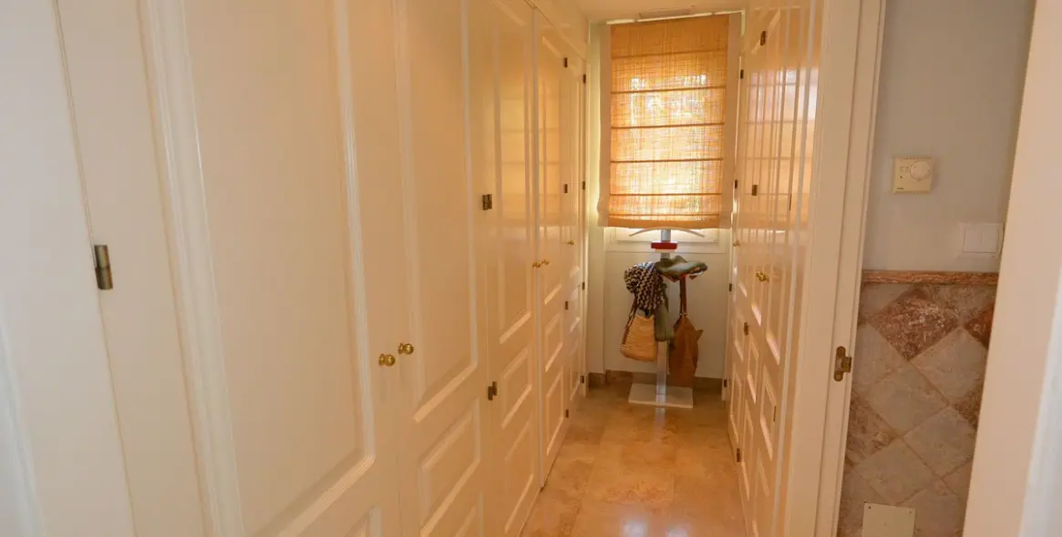 Short-term rent of middle floor apartment in The Golden Mile 12