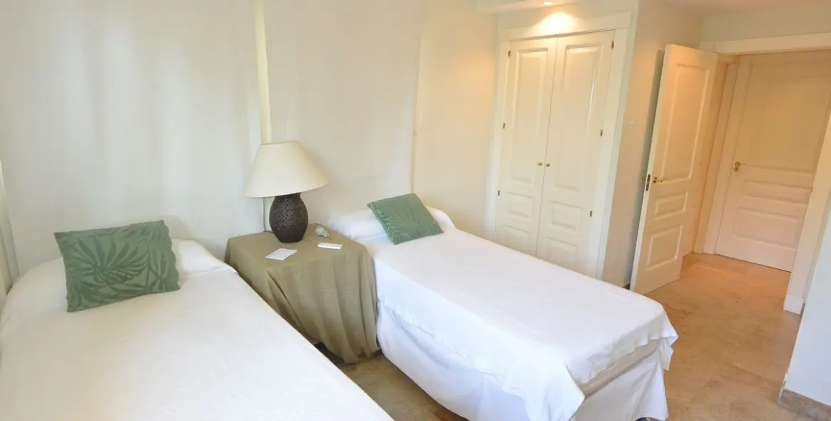 Short-term rent of middle floor apartment in The Golden Mile 16