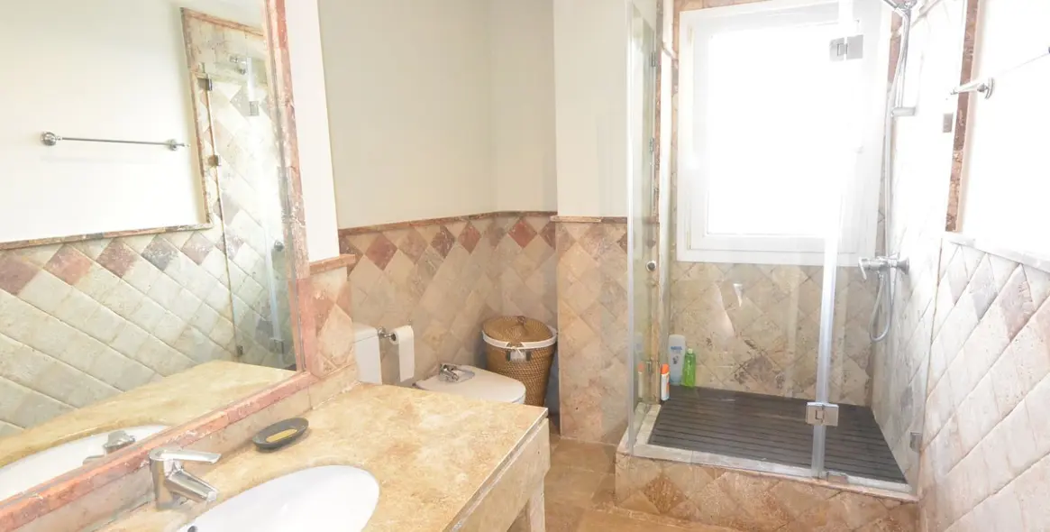 Short-term rent of middle floor apartment in The Golden Mile 17