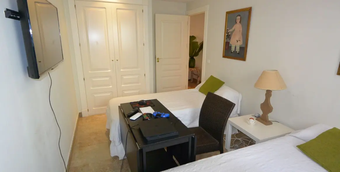 Short-term rent of middle floor apartment in The Golden Mile 18