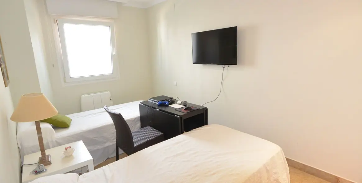 Short-term rent of middle floor apartment in The Golden Mile 19