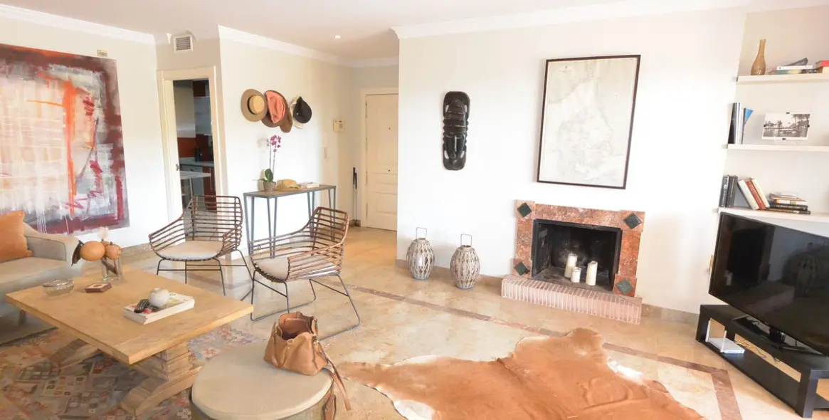 Short-term rent of middle floor apartment in The Golden Mile 20