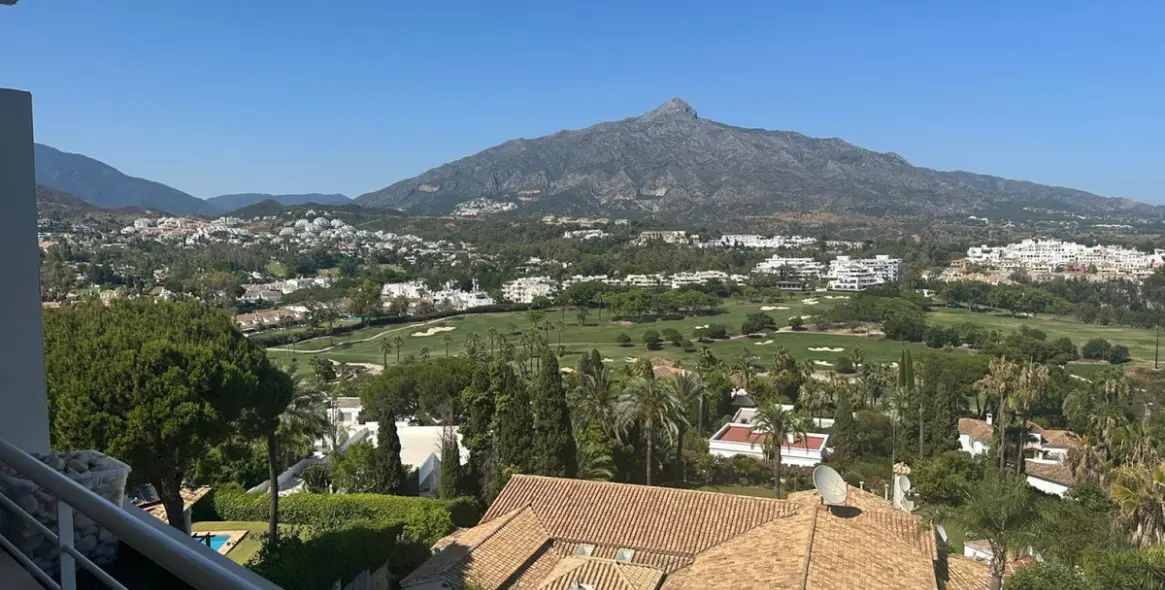 Short-term rent of middle floor apartment in Nueva Andalucía 5