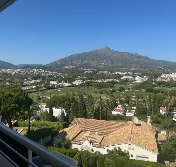 Short-term rent of middle floor apartment in Nueva Andalucía