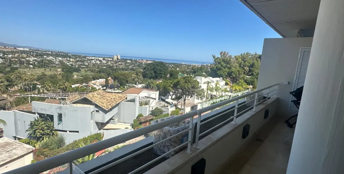 Short-term rent of middle floor apartment in Nueva Andalucía 11