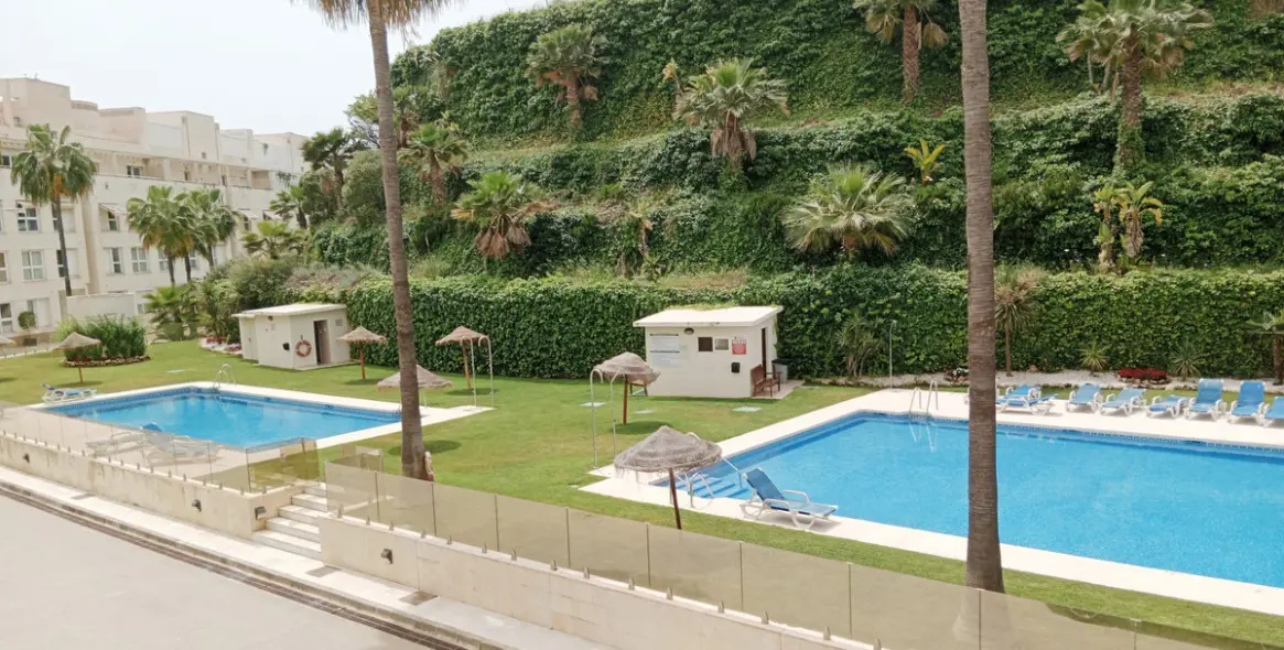 Short-term rent of middle floor apartment in Nueva Andalucía 12