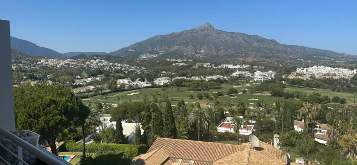 Краткосрочная аренда апартаментов на среднем этаже в Nueva Andalucía 4