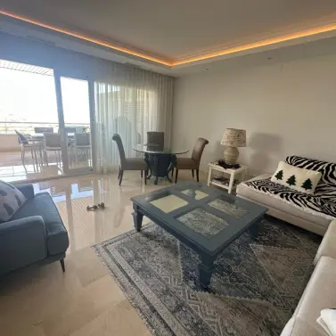 Краткосрочная аренда апартаментов на среднем этаже в Nueva Andalucía