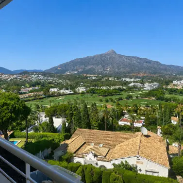 Short-term rent of middle floor apartment in Nueva Andalucía