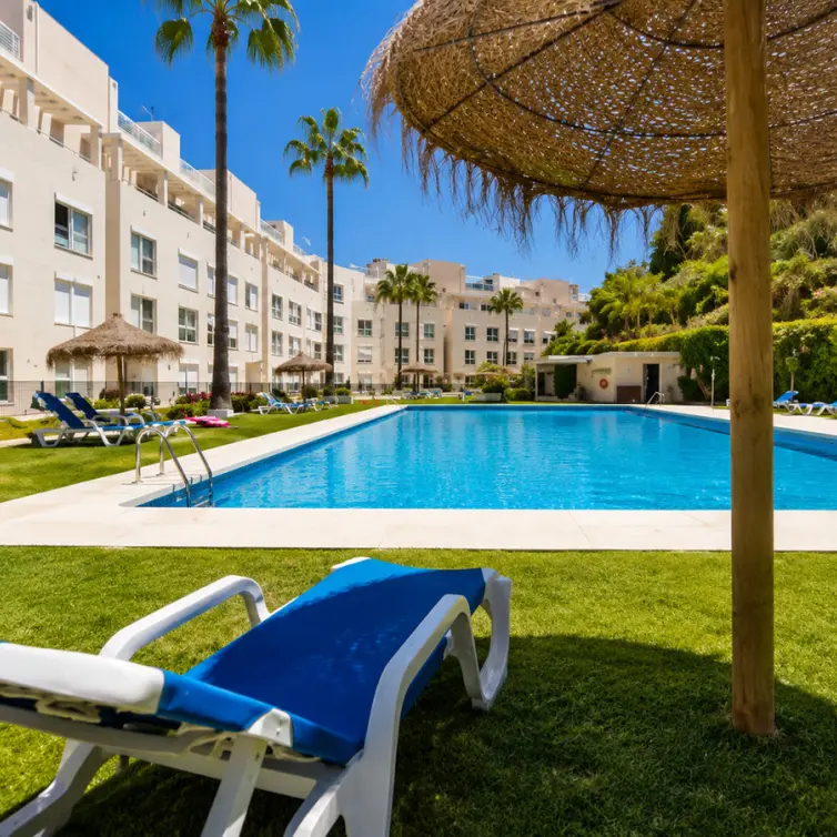 Alquiler a corto plazo de apartamento en planta media en Nueva Andalucía