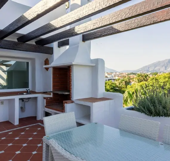 Long-term rent of penthouse in Puerto Banús