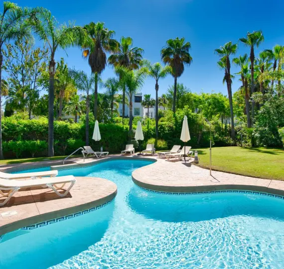 Long-term rent of penthouse in Puerto Banús