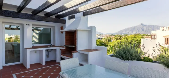 Short-term rent of penthouse in Puerto Banús 1