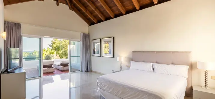 Short-term rent of penthouse in Puerto Banús 2