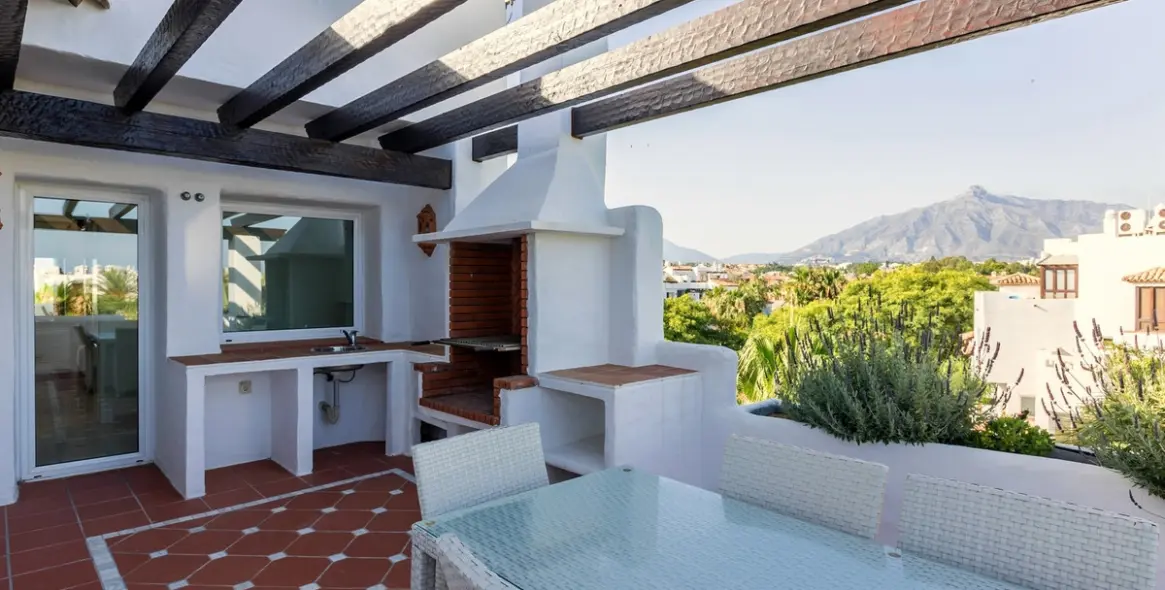 Short-term rent of penthouse duplex in Puerto Banús 2