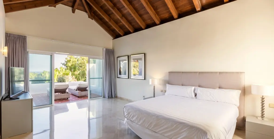 Short-term rent of penthouse duplex in Puerto Banús 3
