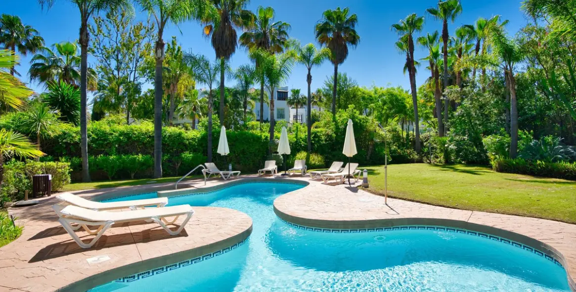 Short-term rent of penthouse duplex in Puerto Banús 6