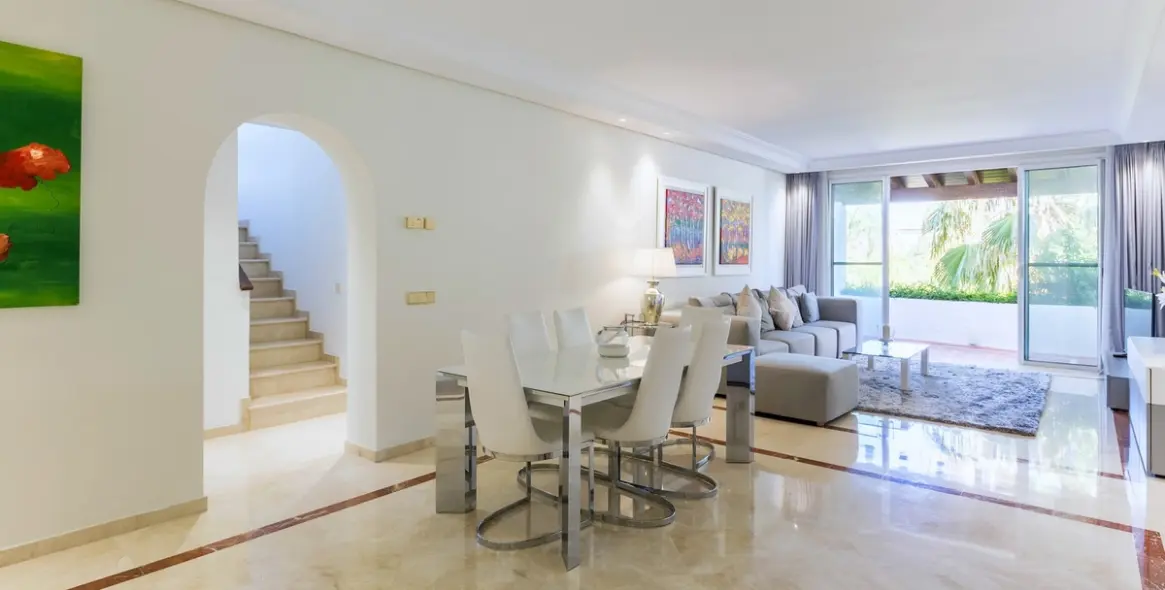 Short-term rent of penthouse duplex in Puerto Banús 8