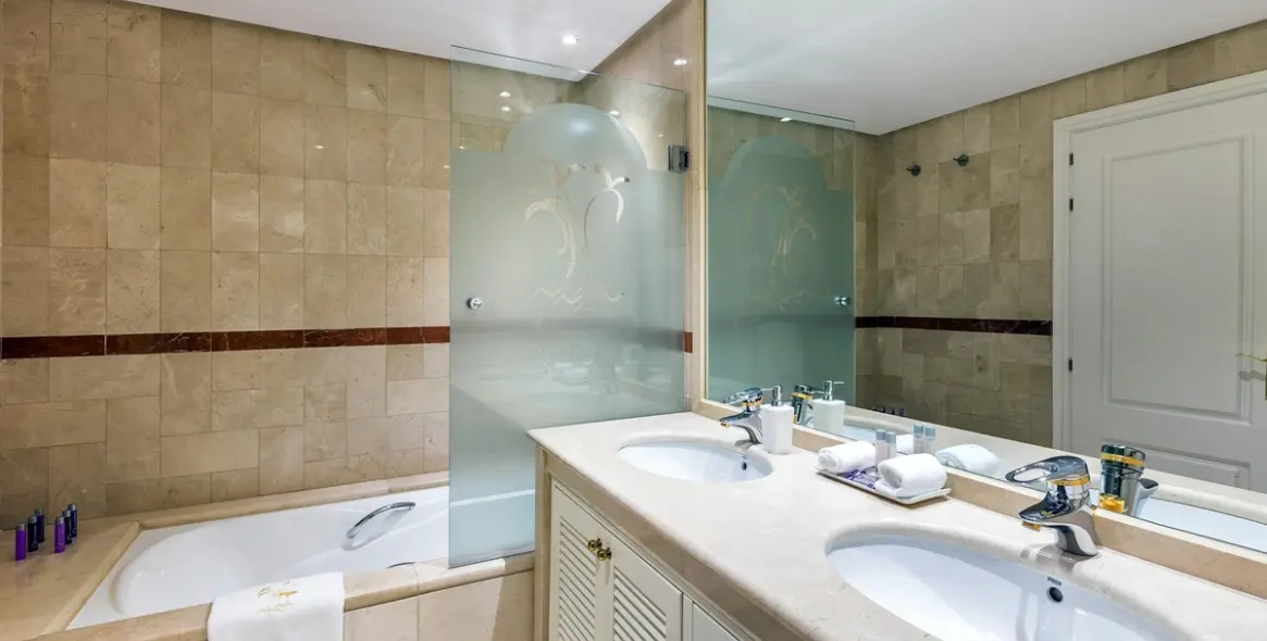 Short-term rent of penthouse duplex in Puerto Banús 11