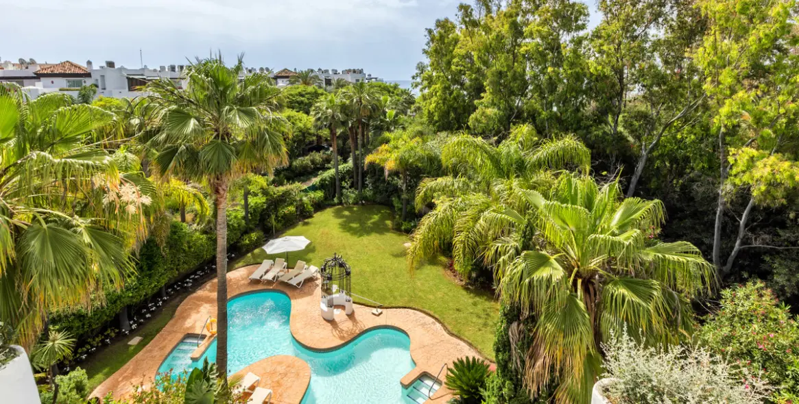 Short-term rent of penthouse duplex in Puerto Banús 15