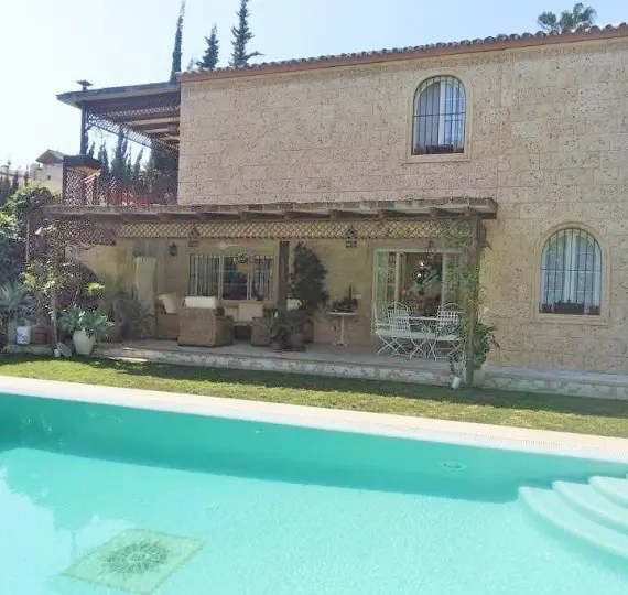 Long-term rent of detached villa in Nueva Andalucía