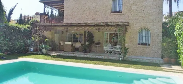 Long-term rent of detached villa in Nueva Andalucía 0