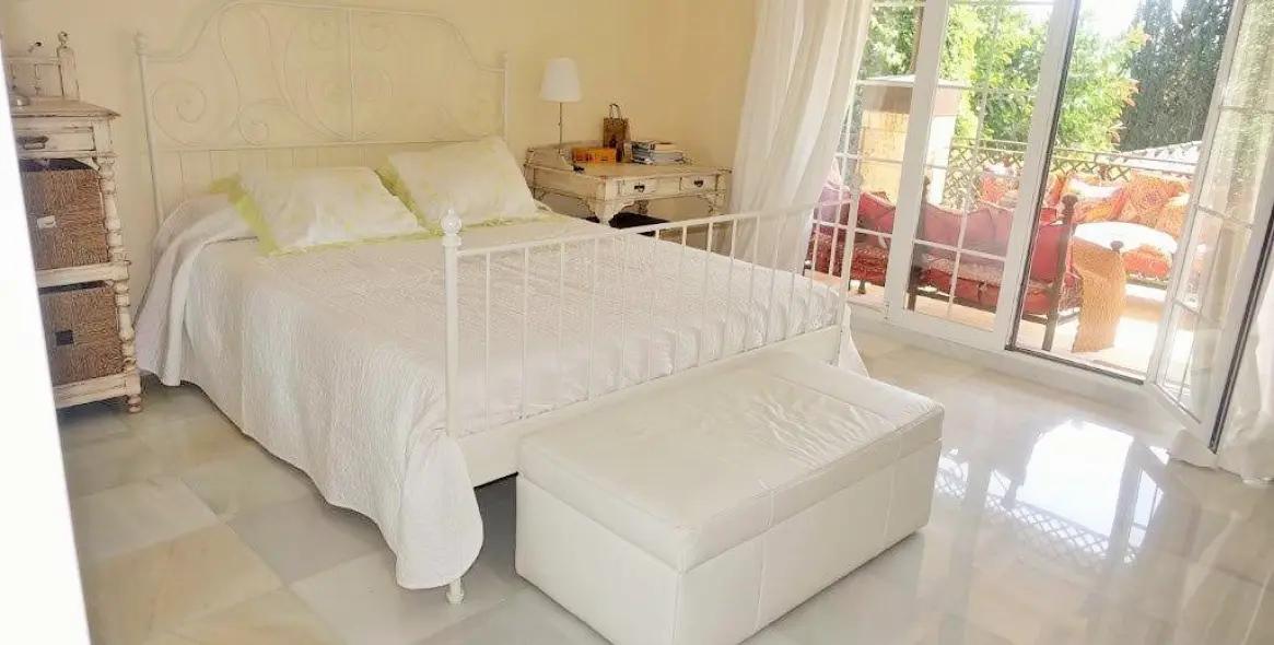 Long-term rent of detached villa in Nueva Andalucía 5