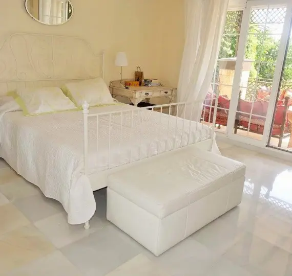 Long-term rent of detached villa in Nueva Andalucía