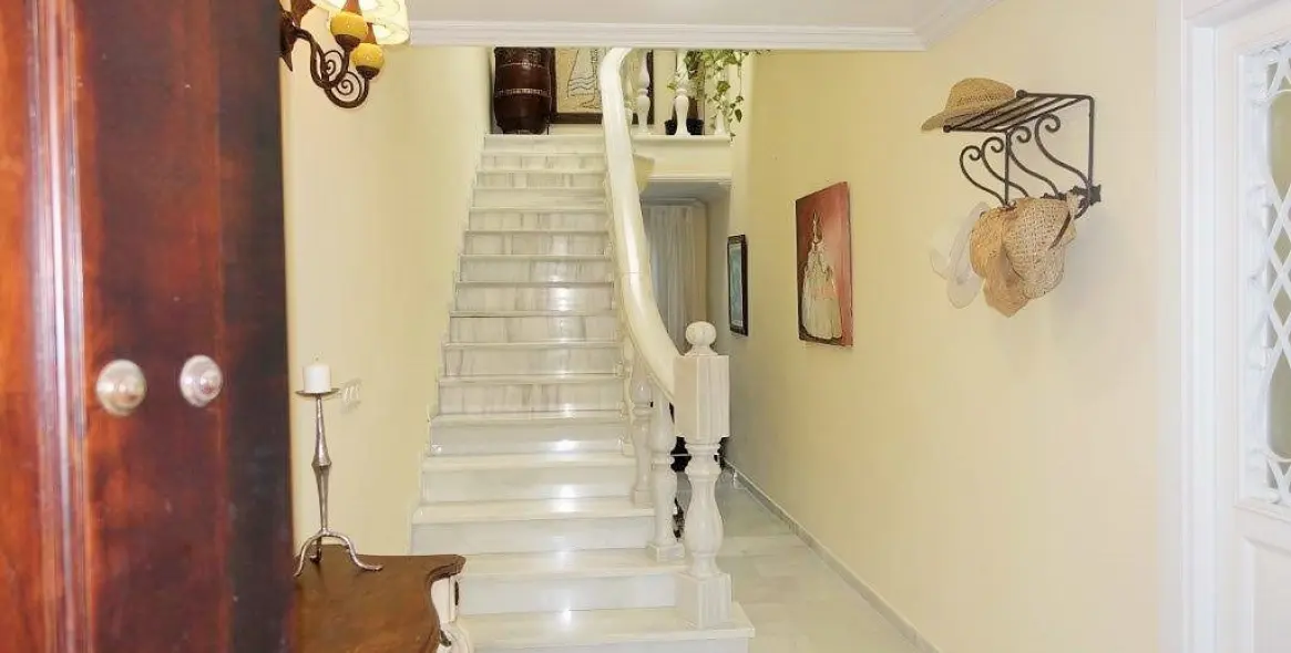 Long-term rent of detached villa in Nueva Andalucía 17