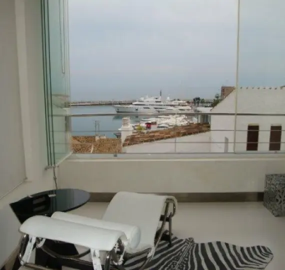 Short-term rent of penthouse in Puerto Banús