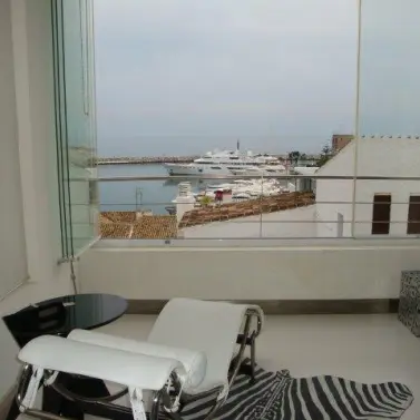 Short-term rent of penthouse in Puerto Banús
