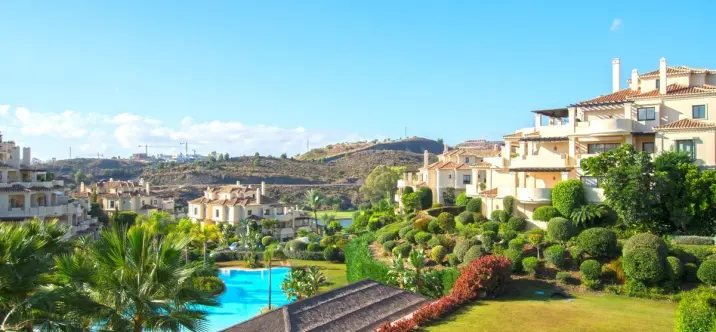 Краткосрочная аренда апартаментов на среднем этаже в Benahavís 0